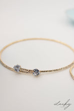 Cargar imagen en el visor de la galería, Set dorado de aretes collar y brazalete