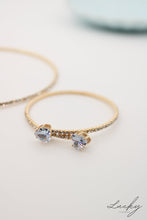 Cargar imagen en el visor de la galería, Set dorado de aretes collar y brazalete