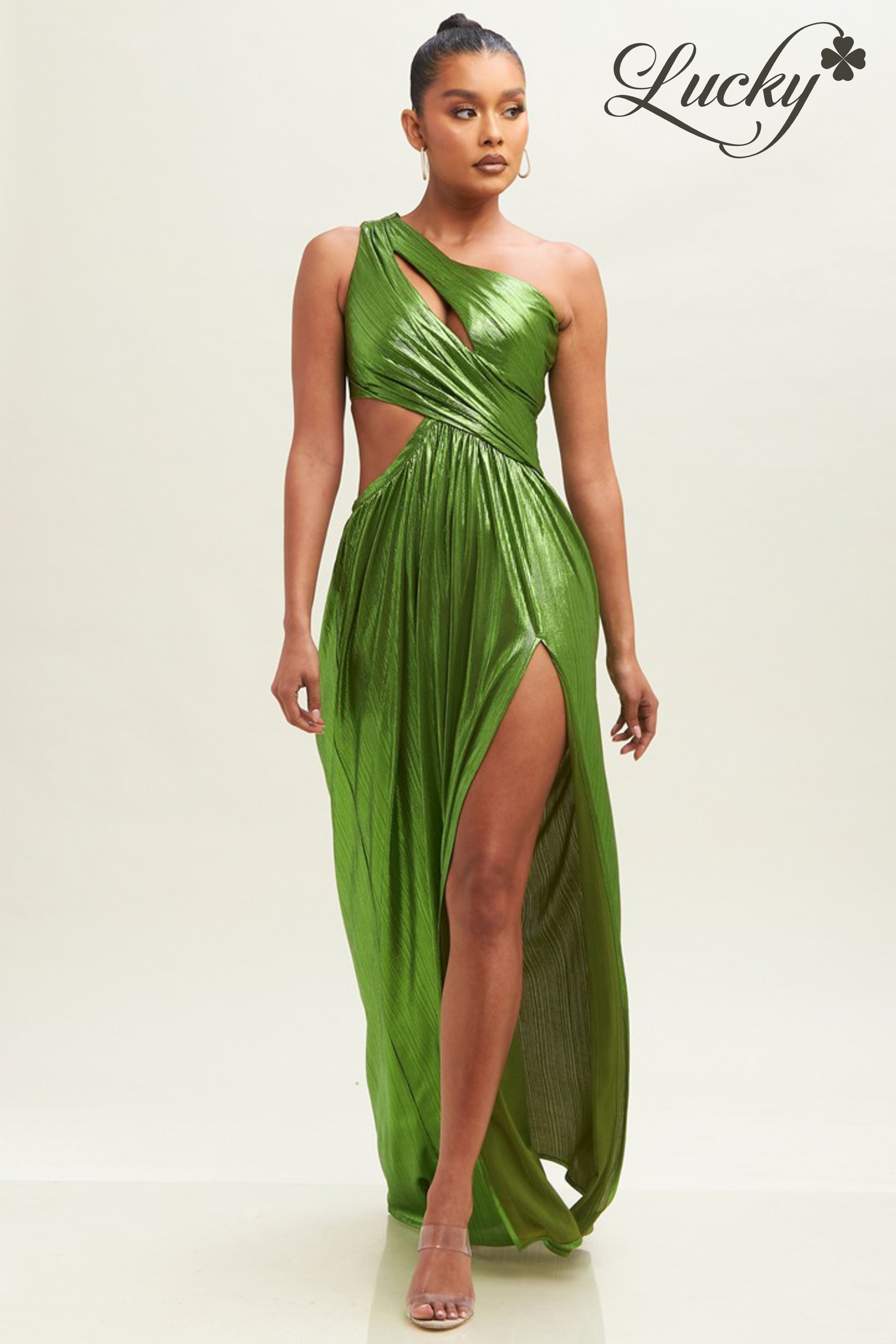 Lucky - Vestido verde oscuro de satin ₡ 140,000  luckyclothingcr.com/products/vestido-verde-oscuro-de-satin-mq3
