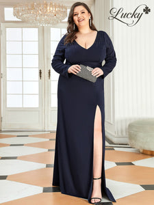 Vestido azul navy plus con mangas y brillos